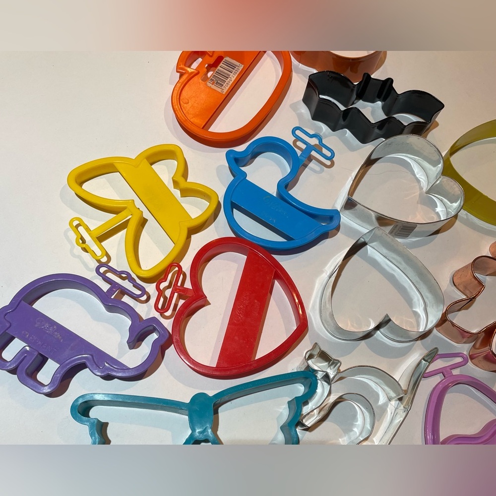Vintage Cookie Cutter Set - Picture 2 of 5